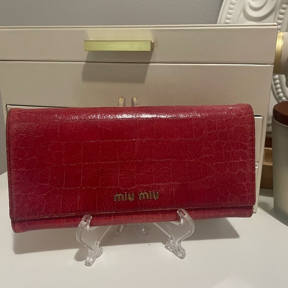 Miu Miu crocodile embossed Wallet in Peonia Fuschia - Picture 5 of 16